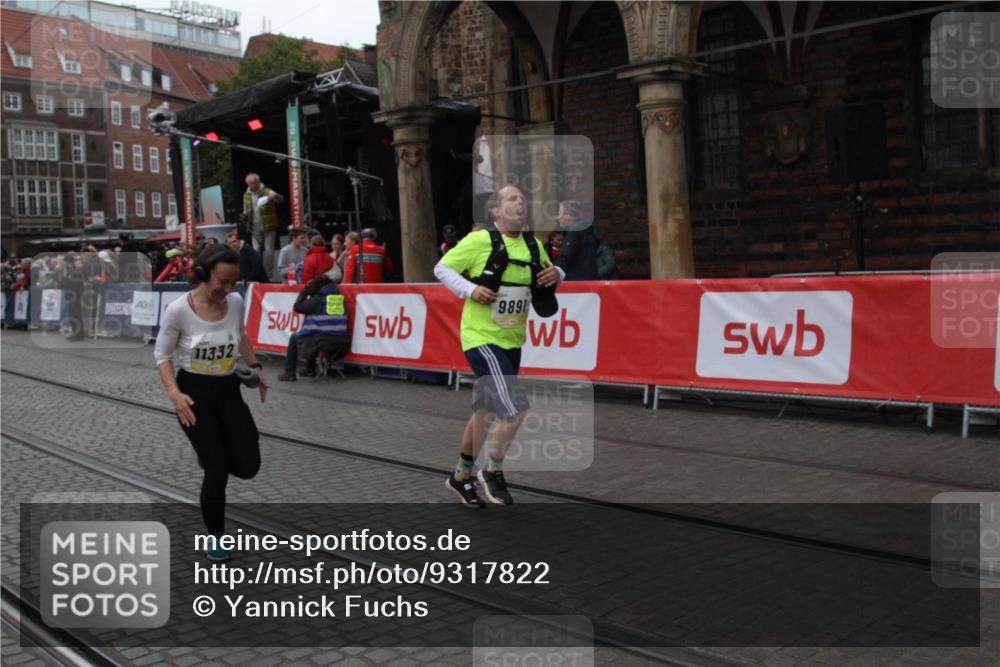 05.10.2025 - 20. swb-Marathon Bremen Yannick Fuchs http://msf.ph/oto/9317822 05.10.2025 11:13:20 Ziel 9891, 11332 meine-sportfotos.de
