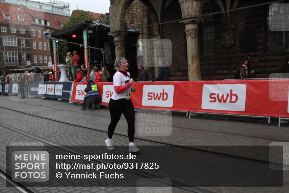 05.10.2025 - 20. swb-Marathon Bremen Yannick Fuchs http://msf.ph/oto/9317825 05.10.2025 11:13:42 Ziel 9242, 10433 meine-sportfotos.de