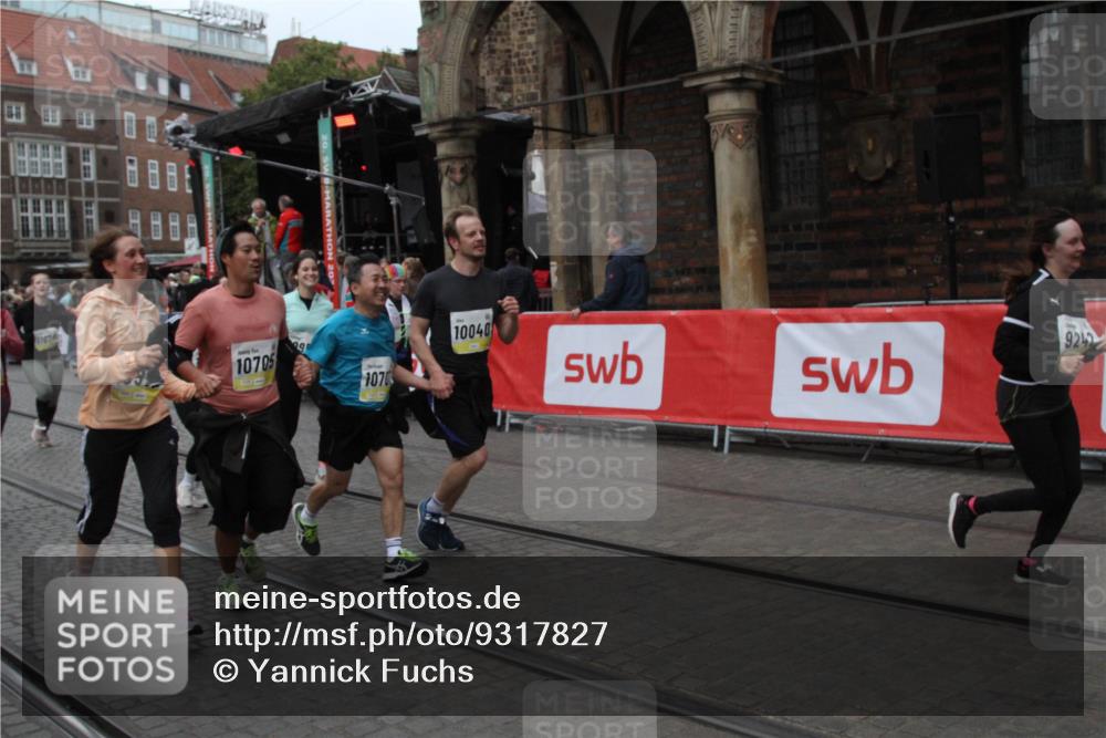 05.10.2025 - 20. swb-Marathon Bremen Yannick Fuchs http://msf.ph/oto/9317827 05.10.2025 11:13:48 Ziel 9242, 9899, 10040, 10364, 10574, 10705, 10707, 10957, 11060, 11068, 11264, 11385 meine-sportfotos.de