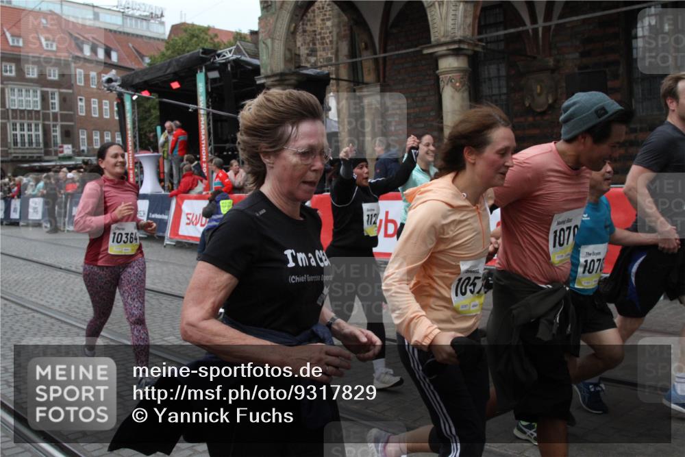 05.10.2025 - 20. swb-Marathon Bremen Yannick Fuchs http://msf.ph/oto/9317829 05.10.2025 11:13:49 Ziel 9899, 10040, 10364, 10574, 10705, 10707, 10957, 11060, 11068, 11264, 11385 meine-sportfotos.de