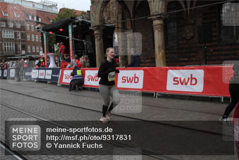 05.10.2025 - 20. swb-Marathon Bremen Yannick Fuchs http://msf.ph/oto/9317831 05.10.2025 11:13:51 Ziel 11060, 11068 meine-sportfotos.de