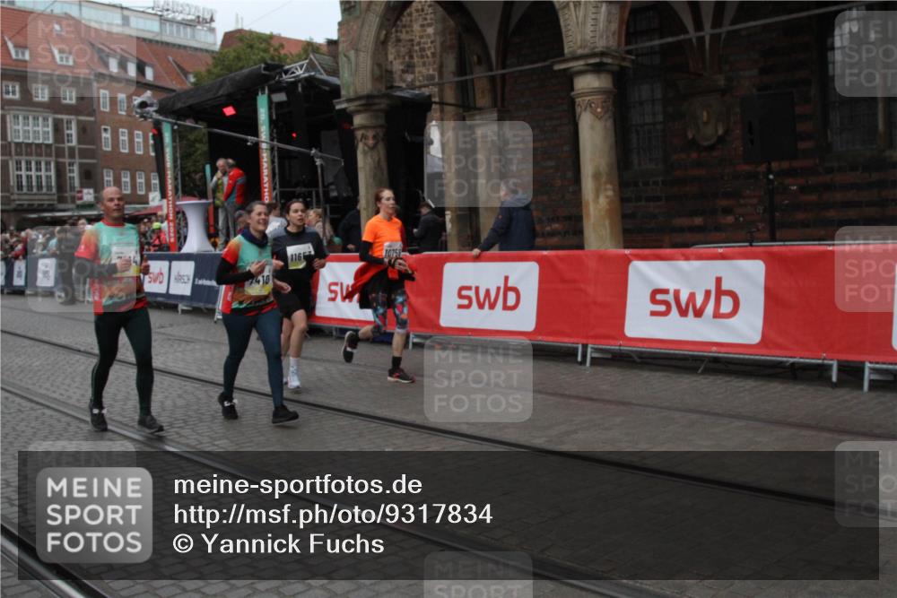 05.10.2025 - 20. swb-Marathon Bremen Yannick Fuchs http://msf.ph/oto/9317834 05.10.2025 11:13:58 Ziel 7014, 7410, 9667, 9946, 10671, 10756, 10842, 11652, 11653 meine-sportfotos.de