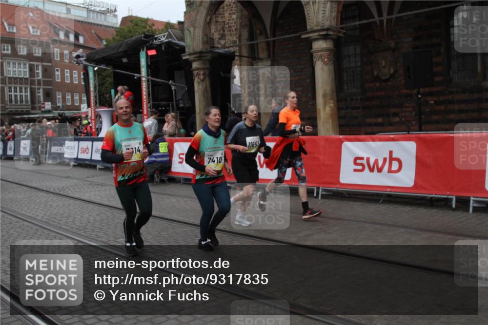 05.10.2025 - 20. swb-Marathon Bremen Yannick Fuchs http://msf.ph/oto/9317835 05.10.2025 11:13:59 Ziel 7014, 7410, 9631, 9667, 10000, 10756, 11541, 11652, 11653 meine-sportfotos.de