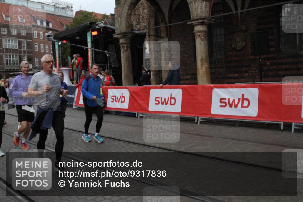 05.10.2025 - 20. swb-Marathon Bremen Yannick Fuchs http://msf.ph/oto/9317836 05.10.2025 11:14:02 Ziel 9342, 9631, 9667, 10000, 10036, 10512, 10721, 11541, 11548 meine-sportfotos.de