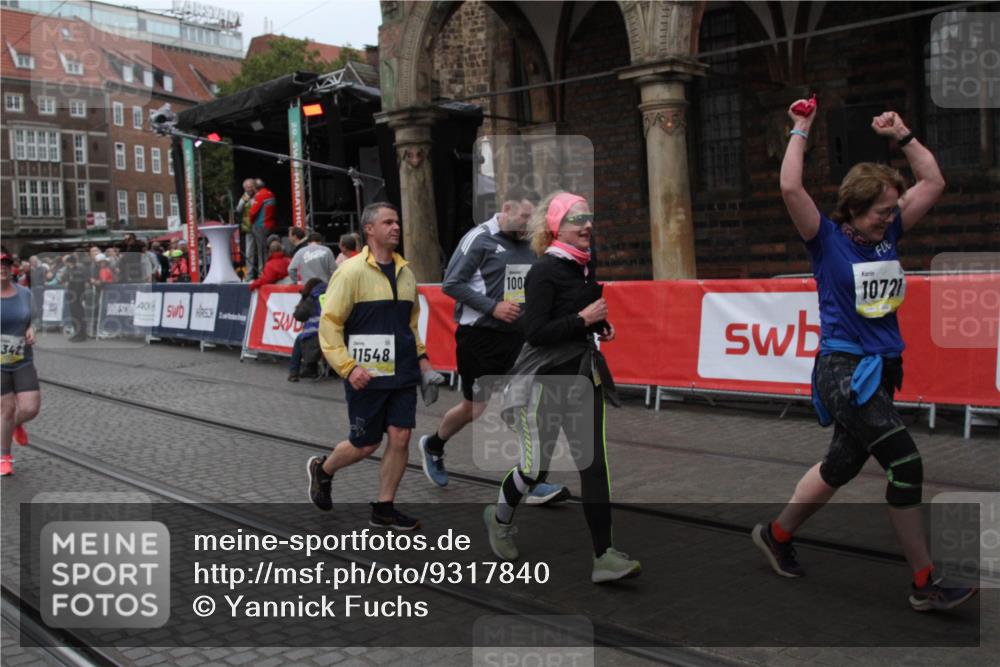 05.10.2025 - 20. swb-Marathon Bremen Yannick Fuchs http://msf.ph/oto/9317840 05.10.2025 11:14:05 Ziel 9012, 9342, 9631, 10000, 10036, 10512, 10721, 11541, 11548 meine-sportfotos.de