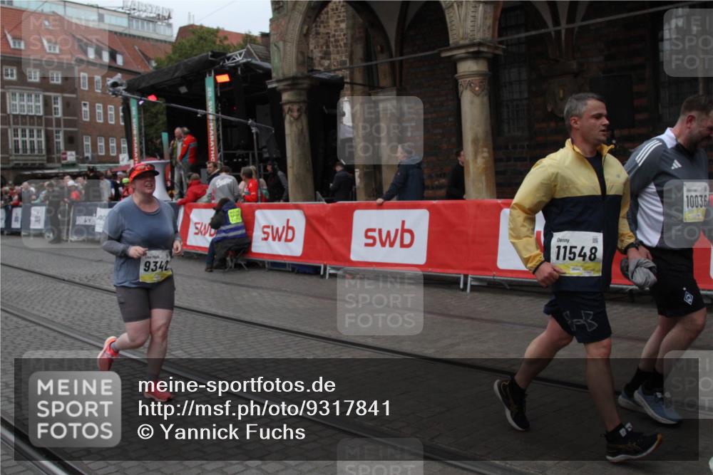 05.10.2025 - 20. swb-Marathon Bremen Yannick Fuchs http://msf.ph/oto/9317841 05.10.2025 11:14:06 Ziel 9012, 9342, 10036, 10512, 10721, 11548 meine-sportfotos.de