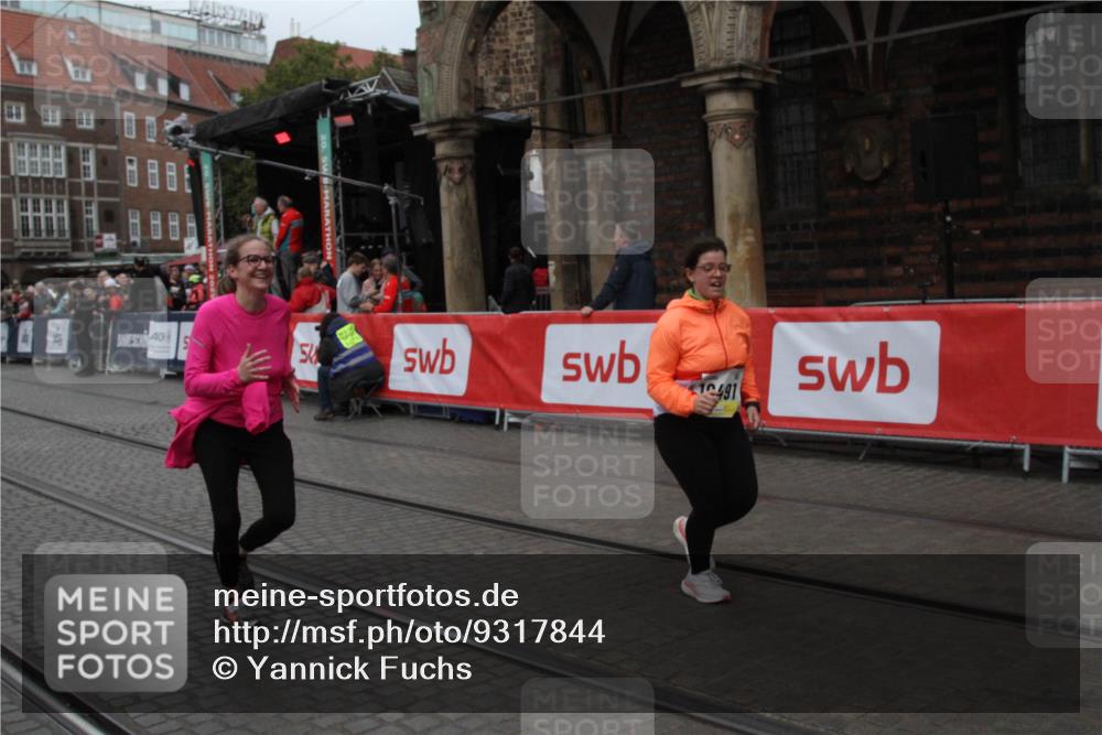 05.10.2025 - 20. swb-Marathon Bremen Yannick Fuchs http://msf.ph/oto/9317844 05.10.2025 11:14:13 Ziel 9380, 10491, 11036 meine-sportfotos.de
