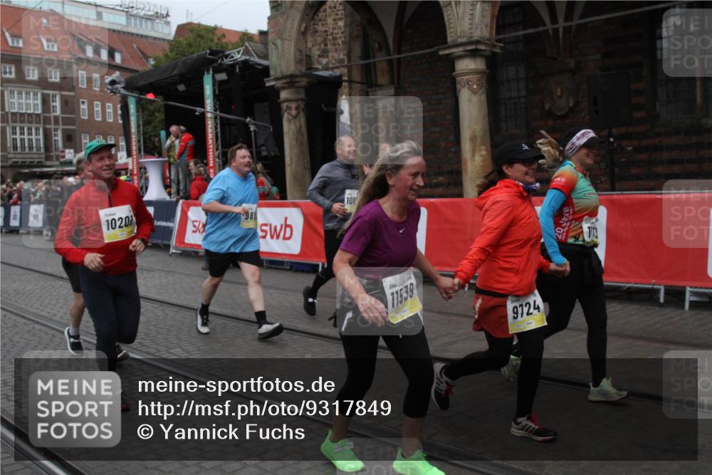 05.10.2025 - 20. swb-Marathon Bremen Yannick Fuchs http://msf.ph/oto/9317849 05.10.2025 11:14:24 Ziel 9724, 9818, 9819, 10114, 10115, 10201, 10832, 11135, 11539 meine-sportfotos.de