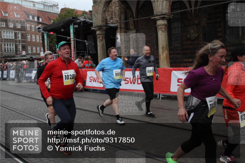 05.10.2025 - 20. swb-Marathon Bremen Yannick Fuchs http://msf.ph/oto/9317850 05.10.2025 11:14:25 Ziel 9724, 9818, 9819, 10201, 10832, 11135, 11539 meine-sportfotos.de