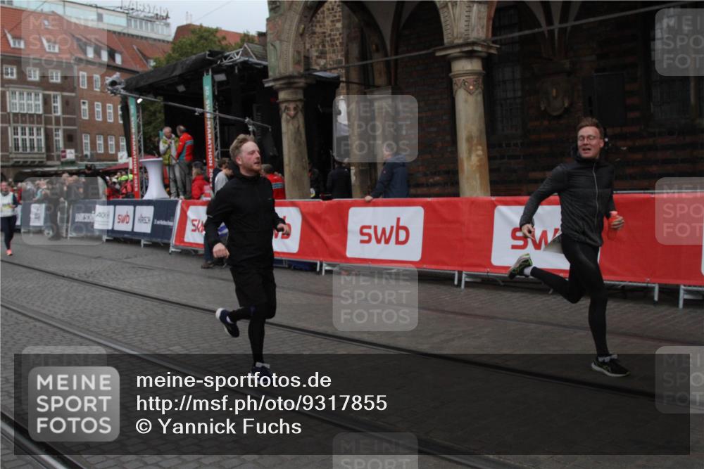 05.10.2025 - 20. swb-Marathon Bremen Yannick Fuchs http://msf.ph/oto/9317855 05.10.2025 11:14:37 Ziel 10292, 10722, 11072, 11139, 11473 meine-sportfotos.de