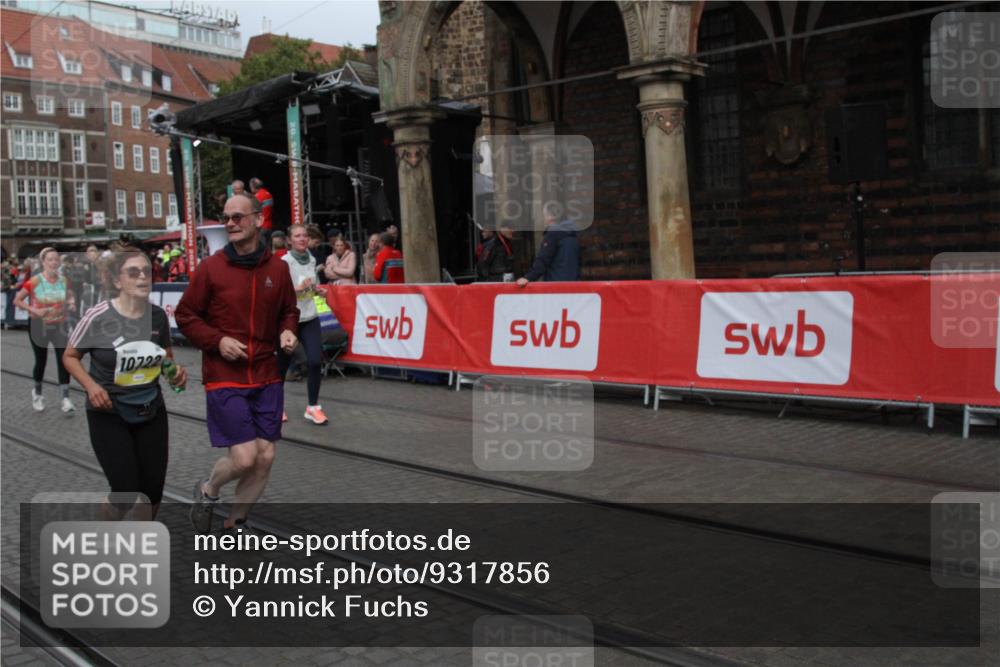 05.10.2025 - 20. swb-Marathon Bremen Yannick Fuchs http://msf.ph/oto/9317856 05.10.2025 11:14:41 Ziel 9861, 9970, 10722, 11473 meine-sportfotos.de