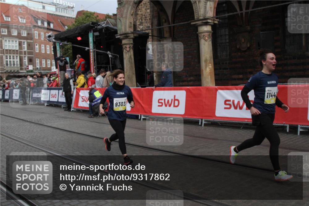 05.10.2025 - 20. swb-Marathon Bremen Yannick Fuchs http://msf.ph/oto/9317862 05.10.2025 11:14:56 Ziel 9303, 11448 meine-sportfotos.de