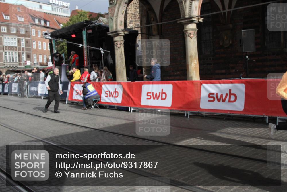 05.10.2025 - 20. swb-Marathon Bremen Yannick Fuchs http://msf.ph/oto/9317867 05.10.2025 11:15:03 Ziel 10496, 11345, 11607 meine-sportfotos.de