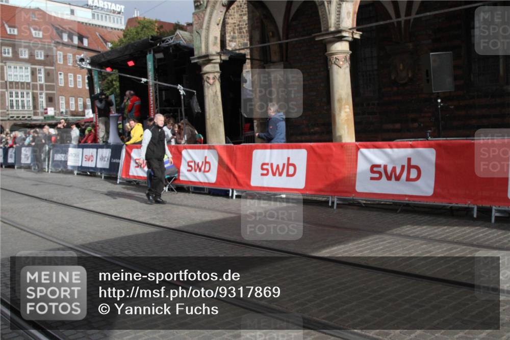 05.10.2025 - 20. swb-Marathon Bremen Yannick Fuchs http://msf.ph/oto/9317869 05.10.2025 11:15:04 Ziel 10496 meine-sportfotos.de