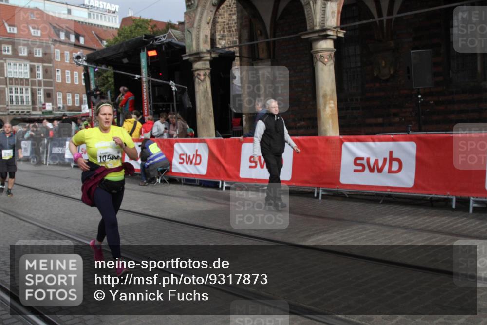 05.10.2025 - 20. swb-Marathon Bremen Yannick Fuchs http://msf.ph/oto/9317873 05.10.2025 11:15:07 Ziel 10496, 10647, 11107 meine-sportfotos.de
