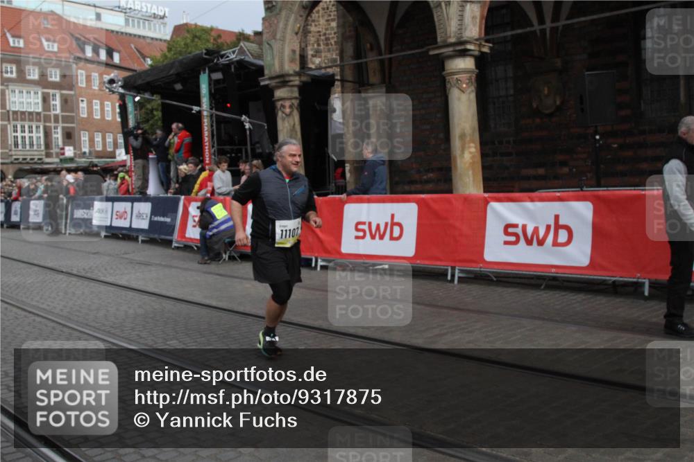 05.10.2025 - 20. swb-Marathon Bremen Yannick Fuchs http://msf.ph/oto/9317875 05.10.2025 11:15:10 Ziel 10647, 10984, 11107, 11635 meine-sportfotos.de
