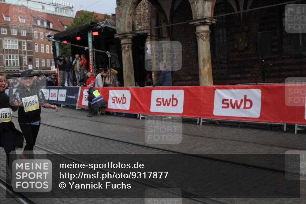 05.10.2025 - 20. swb-Marathon Bremen Yannick Fuchs http://msf.ph/oto/9317877 05.10.2025 11:15:15 Ziel 10984, 11293, 11635 meine-sportfotos.de