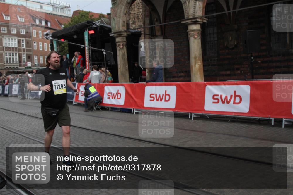 05.10.2025 - 20. swb-Marathon Bremen Yannick Fuchs http://msf.ph/oto/9317878 05.10.2025 11:15:17 Ziel 11293 meine-sportfotos.de