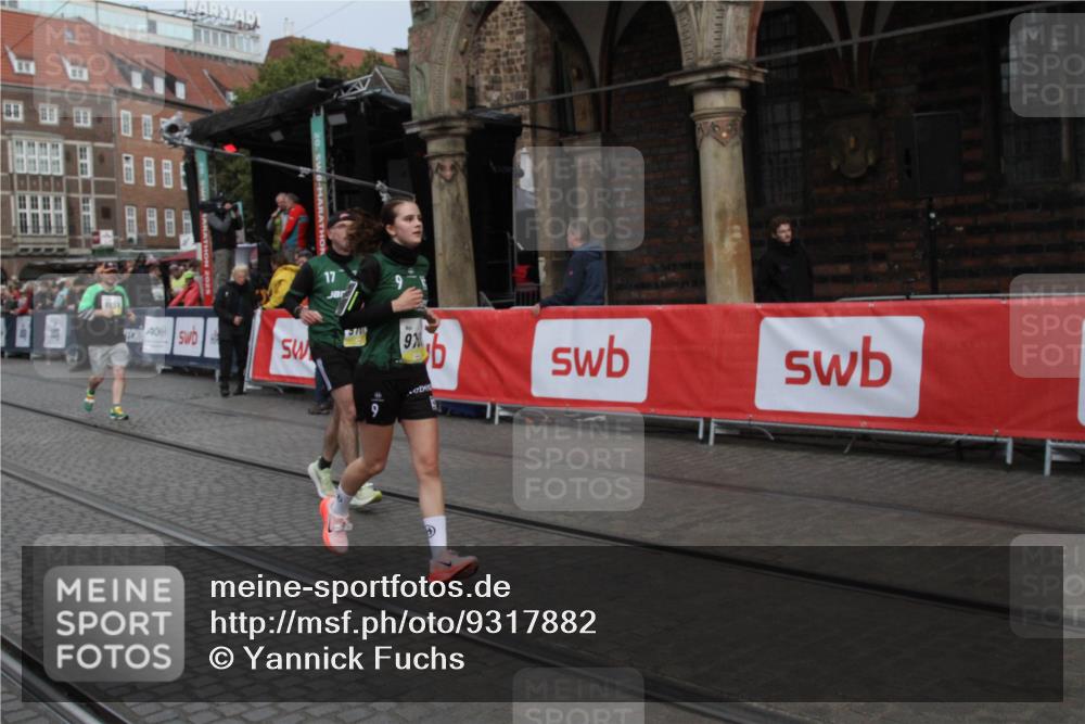 05.10.2025 - 20. swb-Marathon Bremen Yannick Fuchs http://msf.ph/oto/9317882 05.10.2025 11:15:27 Ziel 9441, 9767, 9768, 9959 meine-sportfotos.de