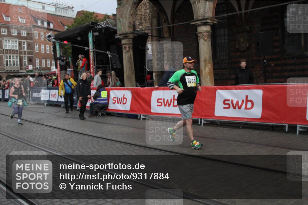 05.10.2025 - 20. swb-Marathon Bremen Yannick Fuchs http://msf.ph/oto/9317884 05.10.2025 11:15:31 Ziel 8844, 9959, 10976 meine-sportfotos.de
