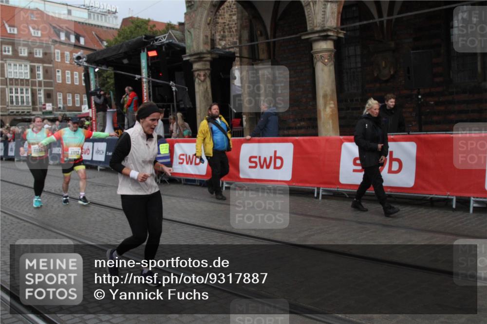 05.10.2025 - 20. swb-Marathon Bremen Yannick Fuchs http://msf.ph/oto/9317887 05.10.2025 11:15:35 Ziel 8844, 11112, 11113 meine-sportfotos.de