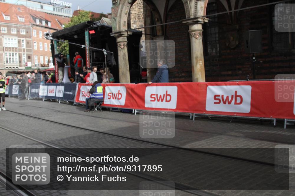 05.10.2025 - 20. swb-Marathon Bremen Yannick Fuchs http://msf.ph/oto/9317895 05.10.2025 11:15:40 Ziel 9567 meine-sportfotos.de