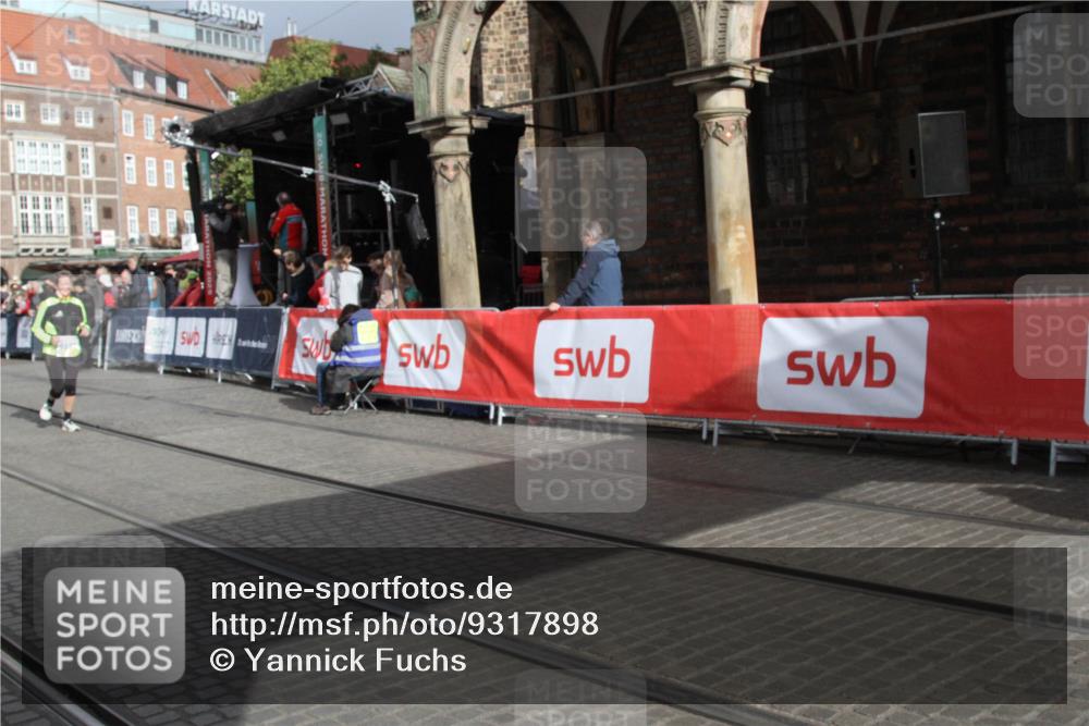 05.10.2025 - 20. swb-Marathon Bremen Yannick Fuchs http://msf.ph/oto/9317898 05.10.2025 11:15:41 Ziel 9567 meine-sportfotos.de