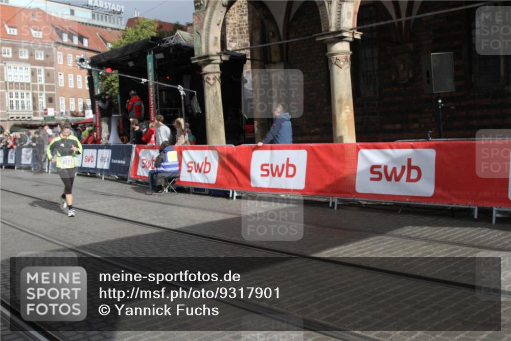 05.10.2025 - 20. swb-Marathon Bremen Yannick Fuchs http://msf.ph/oto/9317901 05.10.2025 11:15:42 Ziel 9567 meine-sportfotos.de