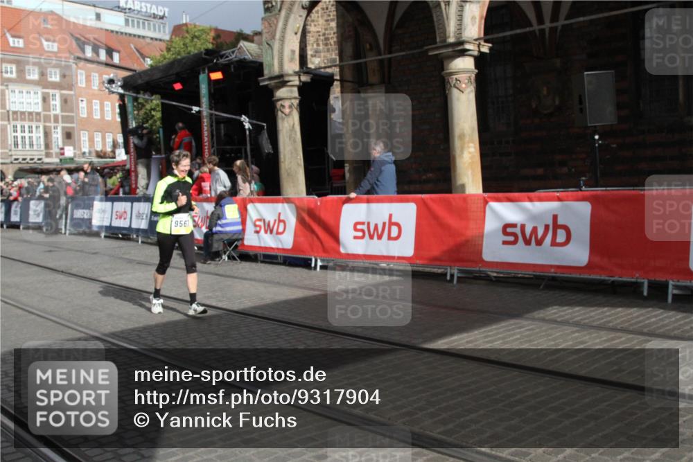 05.10.2025 - 20. swb-Marathon Bremen Yannick Fuchs http://msf.ph/oto/9317904 05.10.2025 11:15:43 Ziel 9567, 11440 meine-sportfotos.de