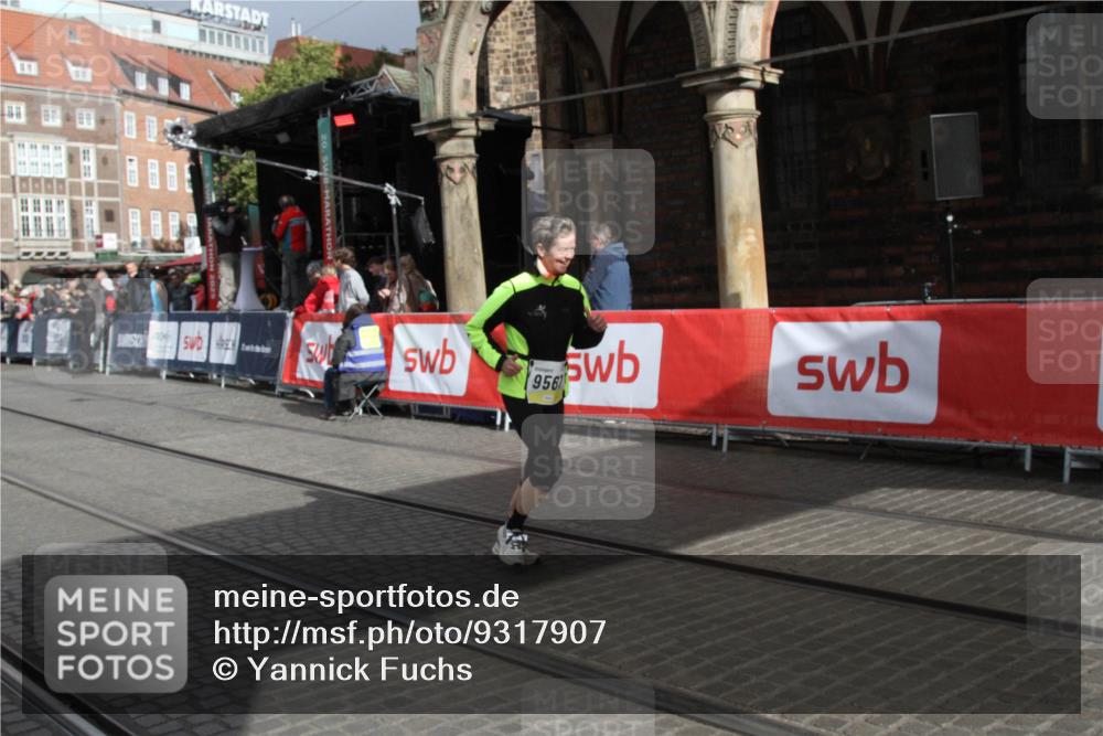 05.10.2025 - 20. swb-Marathon Bremen Yannick Fuchs http://msf.ph/oto/9317907 05.10.2025 11:15:44 Ziel 9567, 11440 meine-sportfotos.de