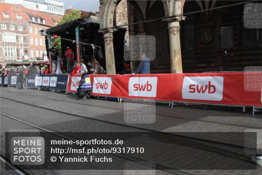 05.10.2025 - 20. swb-Marathon Bremen Yannick Fuchs http://msf.ph/oto/9317910 05.10.2025 11:15:45 Ziel 9567, 11440 meine-sportfotos.de