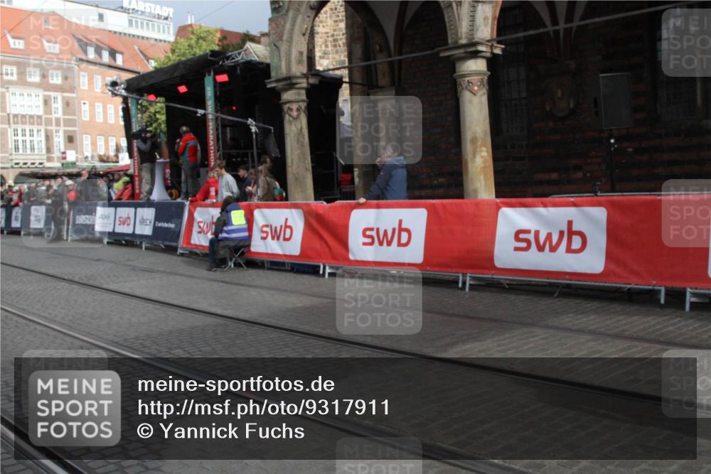 05.10.2025 - 20. swb-Marathon Bremen Yannick Fuchs http://msf.ph/oto/9317911 05.10.2025 11:15:46 Ziel 9567, 11440 meine-sportfotos.de