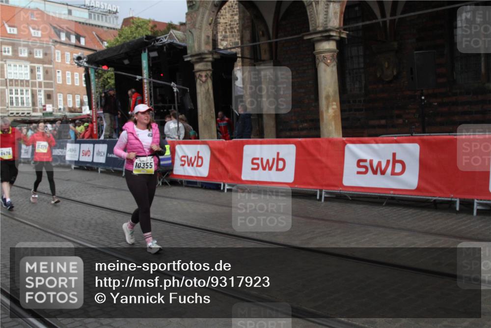 05.10.2025 - 20. swb-Marathon Bremen Yannick Fuchs http://msf.ph/oto/9317923 05.10.2025 11:16:02 Ziel 8476, 10355, 11375 meine-sportfotos.de