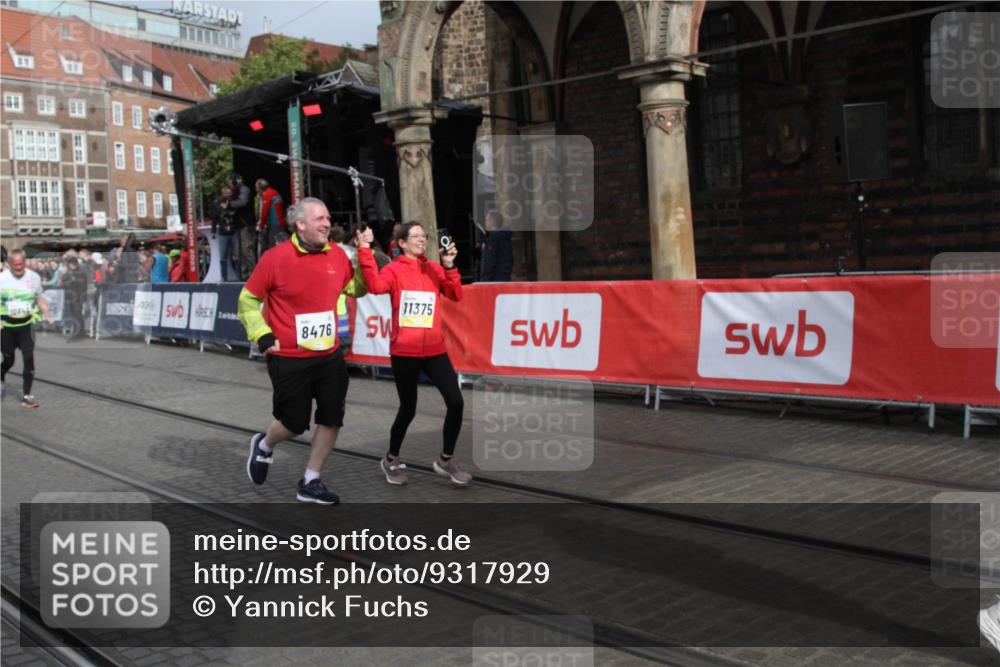 05.10.2025 - 20. swb-Marathon Bremen Yannick Fuchs http://msf.ph/oto/9317929 05.10.2025 11:16:04 Ziel 8476, 10355, 10831, 10846, 11375 meine-sportfotos.de