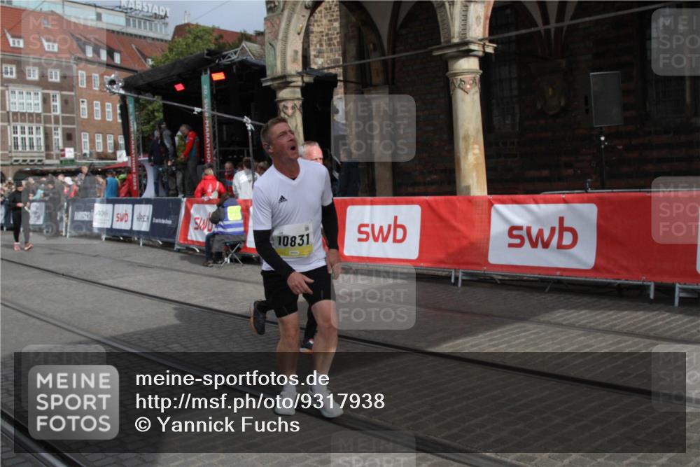 05.10.2025 - 20. swb-Marathon Bremen Yannick Fuchs http://msf.ph/oto/9317938 05.10.2025 11:16:07 Ziel 10831, 10846 meine-sportfotos.de