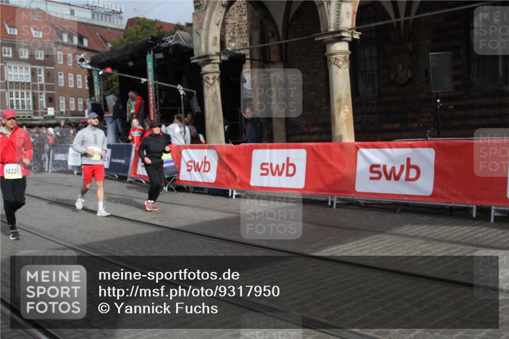05.10.2025 - 20. swb-Marathon Bremen Yannick Fuchs http://msf.ph/oto/9317950 05.10.2025 11:16:11 Ziel 7109, 9640, 10220, 10635, 11331 meine-sportfotos.de