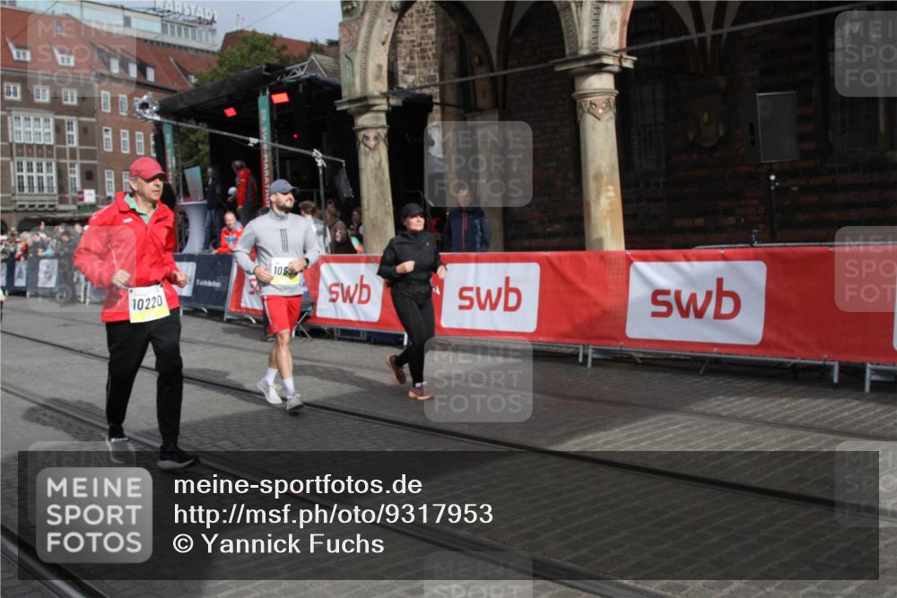 05.10.2025 - 20. swb-Marathon Bremen Yannick Fuchs http://msf.ph/oto/9317953 05.10.2025 11:16:12 Ziel 7109, 9640, 9679, 10220, 10635, 11331 meine-sportfotos.de
