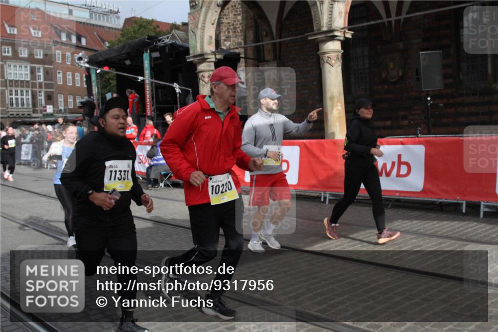05.10.2025 - 20. swb-Marathon Bremen Yannick Fuchs http://msf.ph/oto/9317956 05.10.2025 11:16:13 Ziel 7109, 9640, 9679, 10220, 10564, 10635, 11331 meine-sportfotos.de