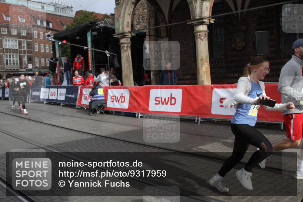 05.10.2025 - 20. swb-Marathon Bremen Yannick Fuchs http://msf.ph/oto/9317959 05.10.2025 11:16:14 Ziel 7109, 9640, 9679, 10220, 10340, 10564, 10635, 11331, 11378 meine-sportfotos.de