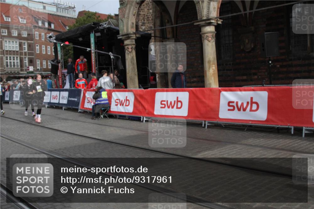 05.10.2025 - 20. swb-Marathon Bremen Yannick Fuchs http://msf.ph/oto/9317961 05.10.2025 11:16:15 Ziel 9640, 9679, 10339, 10340, 10564, 10635, 11378 meine-sportfotos.de