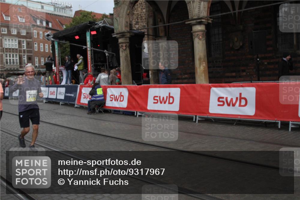 05.10.2025 - 20. swb-Marathon Bremen Yannick Fuchs http://msf.ph/oto/9317967 05.10.2025 11:16:21 Ziel 7110, 10339, 11247 meine-sportfotos.de