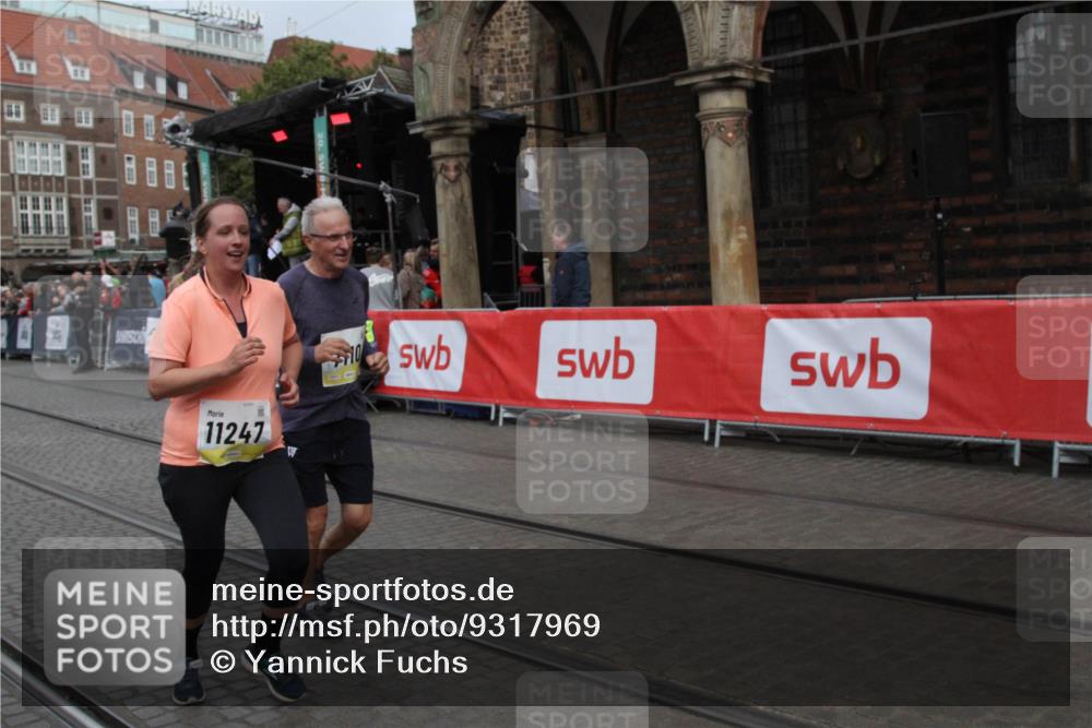 05.10.2025 - 20. swb-Marathon Bremen Yannick Fuchs http://msf.ph/oto/9317969 05.10.2025 11:16:22 Ziel 7110, 11247 meine-sportfotos.de