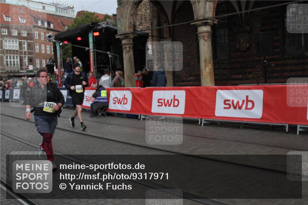 05.10.2025 - 20. swb-Marathon Bremen Yannick Fuchs http://msf.ph/oto/9317971 05.10.2025 11:16:27 Ziel 10023, 10083, 10379, 10450, 11029 meine-sportfotos.de