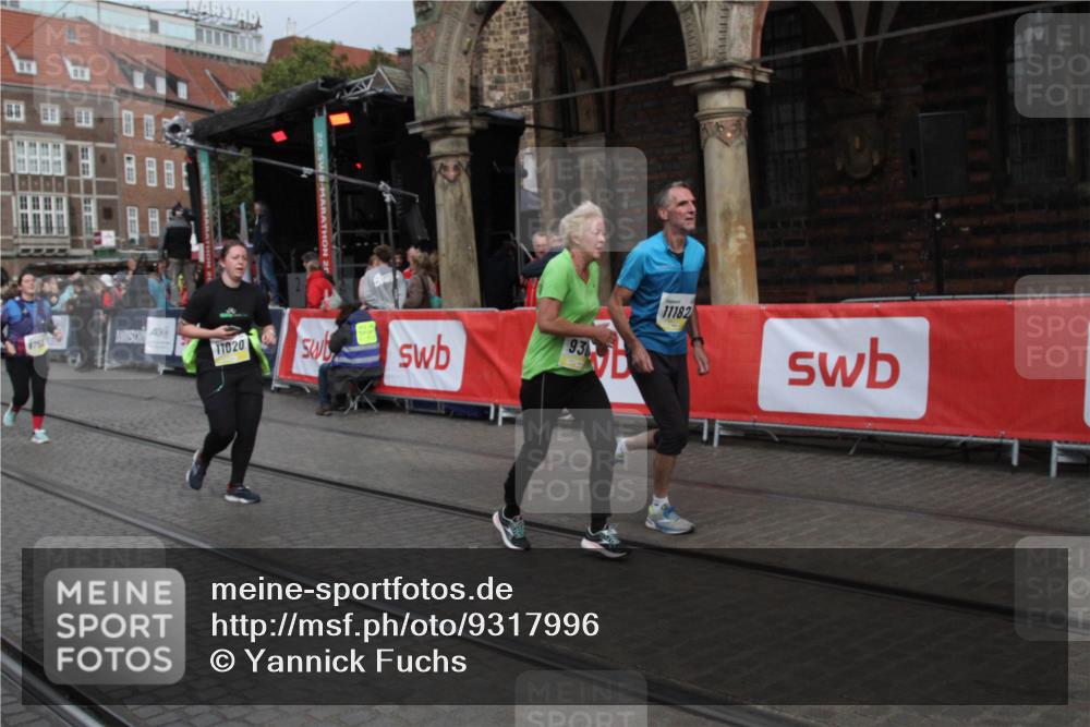 05.10.2025 - 20. swb-Marathon Bremen Yannick Fuchs http://msf.ph/oto/9317996 05.10.2025 11:16:42 Ziel 9301, 9753, 11020, 11182, 11438 meine-sportfotos.de