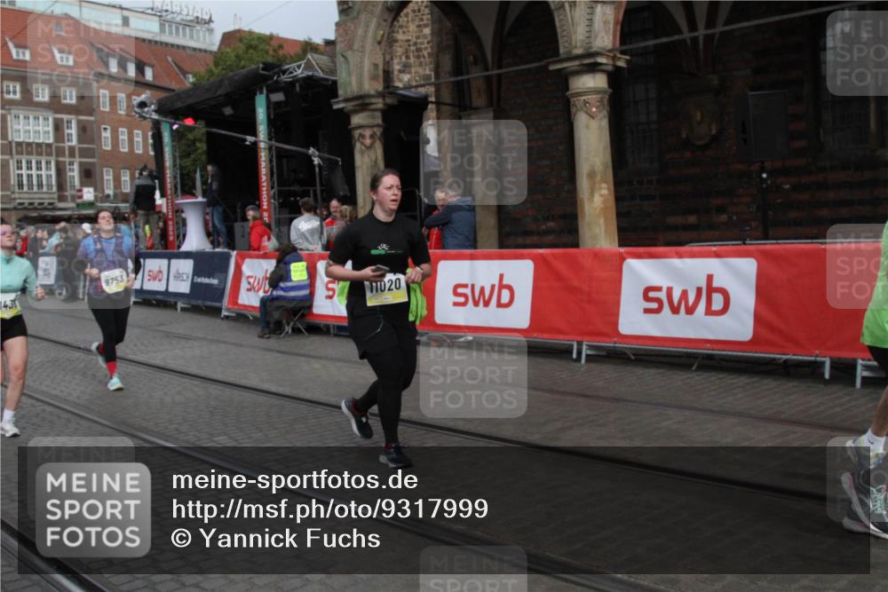 05.10.2025 - 20. swb-Marathon Bremen Yannick Fuchs http://msf.ph/oto/9317999 05.10.2025 11:16:43 Ziel 9301, 9753, 11020, 11182, 11438 meine-sportfotos.de