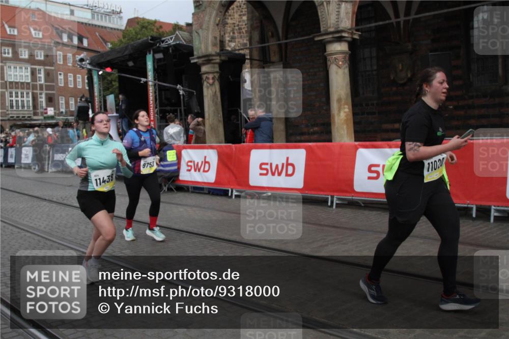 05.10.2025 - 20. swb-Marathon Bremen Yannick Fuchs http://msf.ph/oto/9318000 05.10.2025 11:16:44 Ziel 9301, 9753, 11020, 11438 meine-sportfotos.de