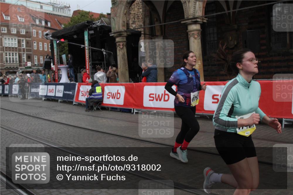 05.10.2025 - 20. swb-Marathon Bremen Yannick Fuchs http://msf.ph/oto/9318002 05.10.2025 11:16:45 Ziel 9753, 11020, 11438 meine-sportfotos.de