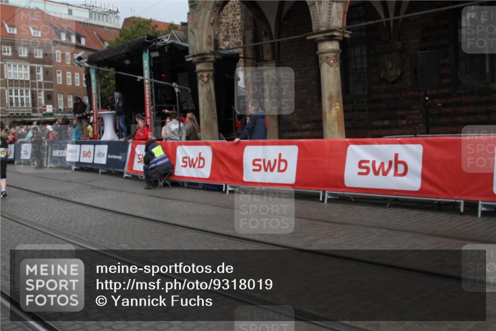 05.10.2025 - 20. swb-Marathon Bremen Yannick Fuchs http://msf.ph/oto/9318019 05.10.2025 11:16:57 Ziel 9698, 9838, 10736 meine-sportfotos.de