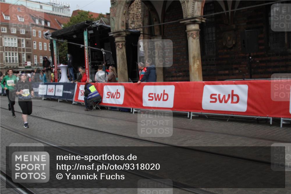 05.10.2025 - 20. swb-Marathon Bremen Yannick Fuchs http://msf.ph/oto/9318020 05.10.2025 11:16:58 Ziel 9698, 9838, 10736 meine-sportfotos.de