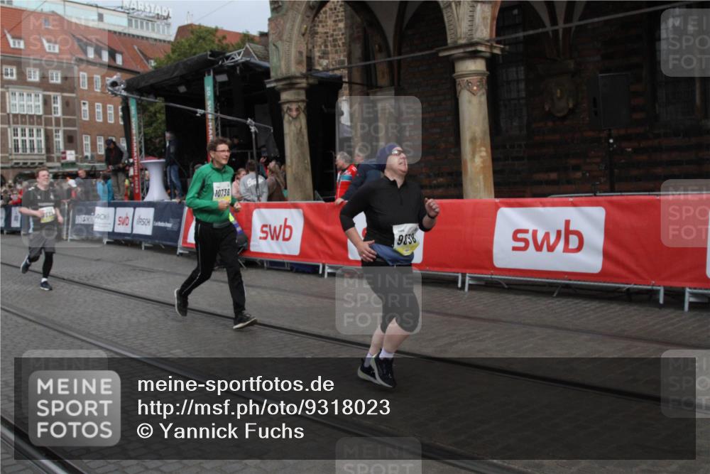 05.10.2025 - 20. swb-Marathon Bremen Yannick Fuchs http://msf.ph/oto/9318023 05.10.2025 11:17:00 Ziel 9698, 9838, 10728, 10736, 10752 meine-sportfotos.de